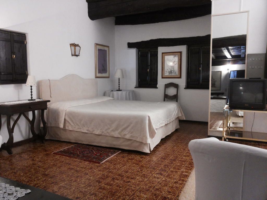 Motto Del Gallo Hotel Taverne Quarto foto